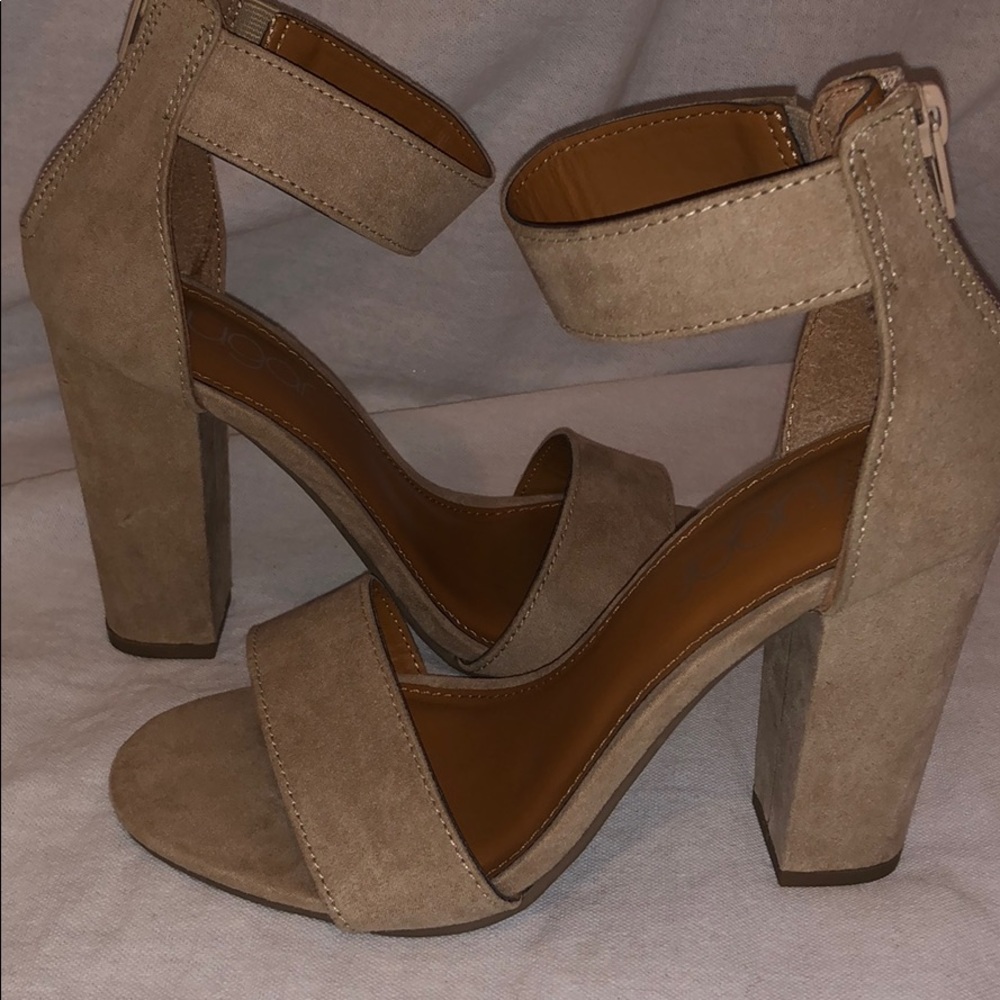 Sugar Nude Heels - Picture 3 of 8